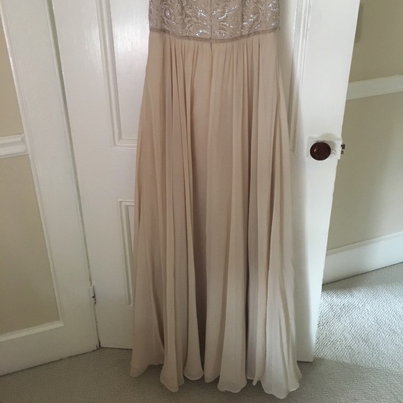Formal dress - Picture 2 of 5
